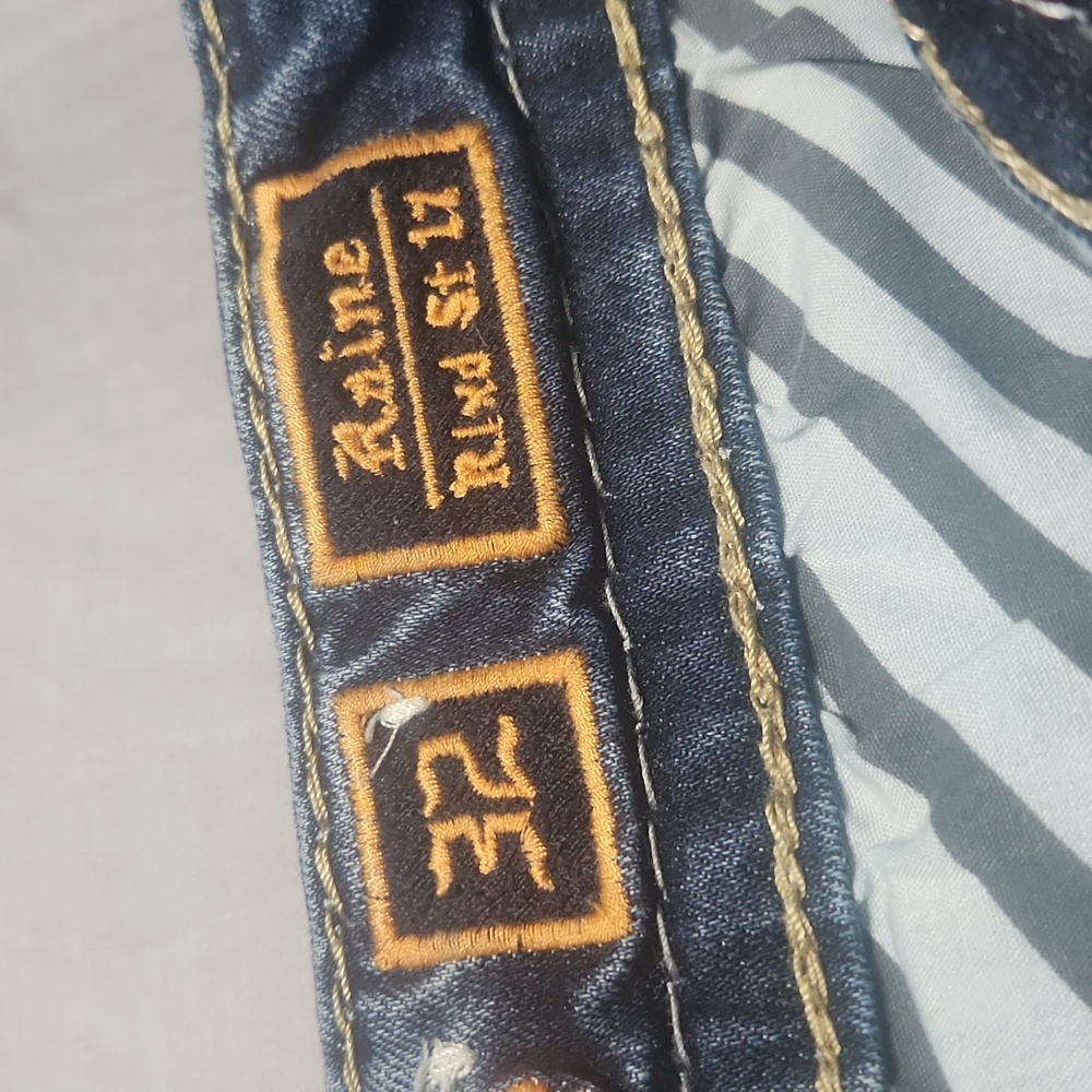 Rock Revival Jeans - Picture 4 of 4